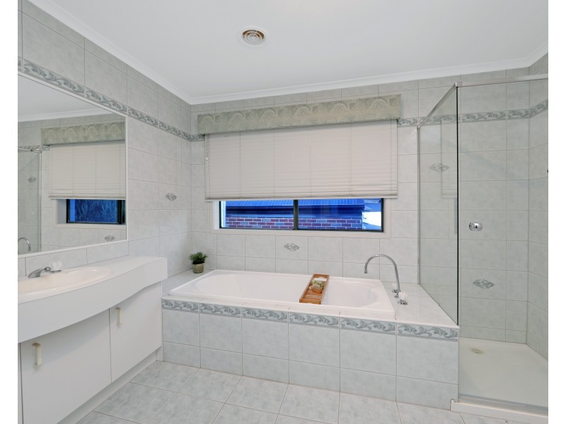 3 Silverdale Close, Rowville VIC 3178