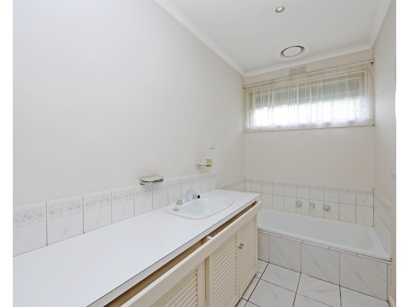 1 McMahons Road, Ferntree Gully VIC 3156