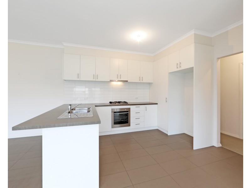 2/8 Denver  Crescent, Rowville VIC 3178