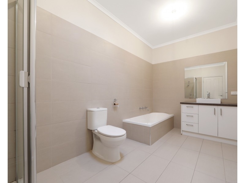 2/8 Denver  Crescent, Rowville VIC 3178