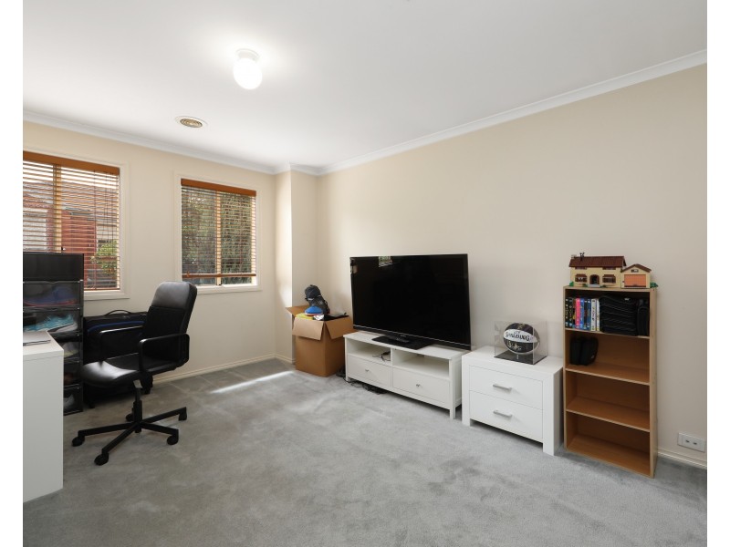 23 St Laurent Rise, Knoxfield VIC 3180