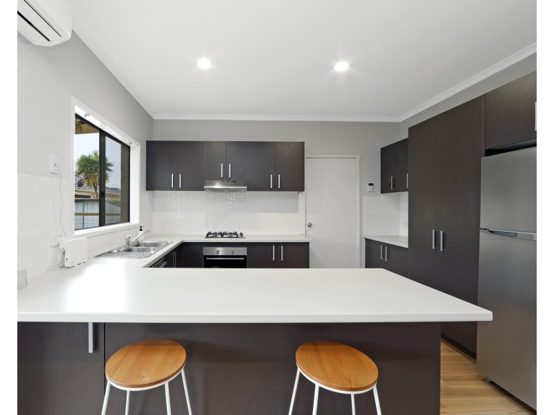 1/120 Ahern Road, Pakenham VIC 3810