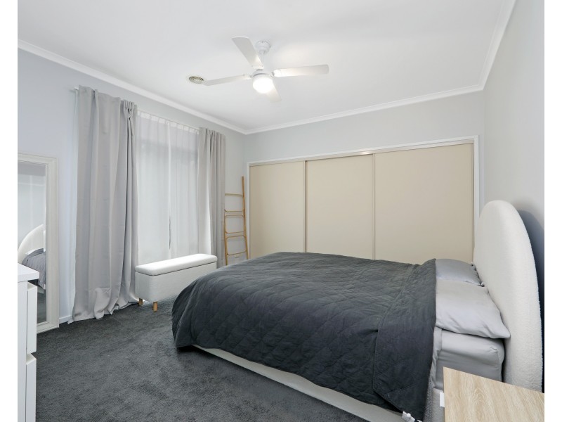 1/120 Ahern Road, Pakenham VIC 3810