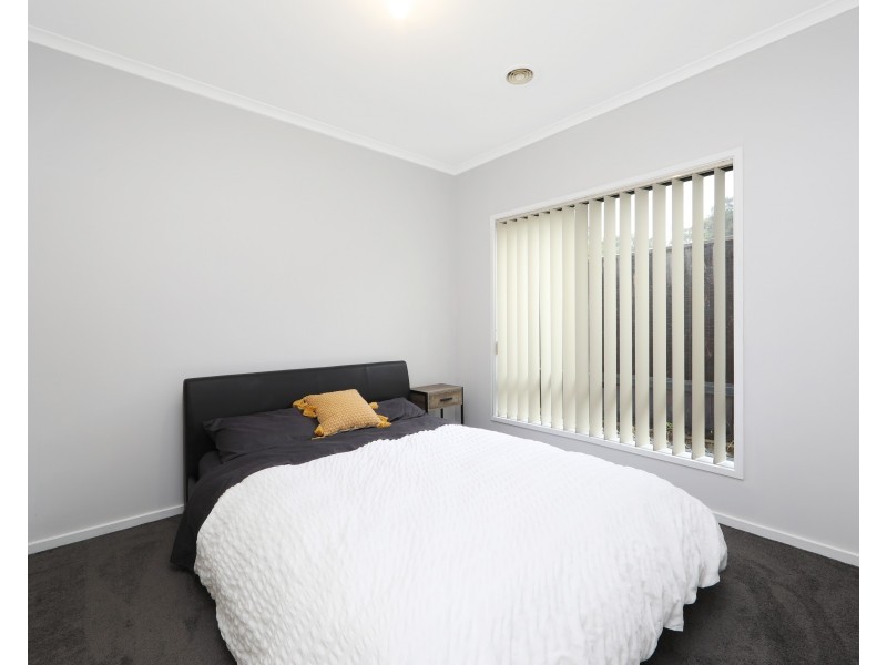 1/120 Ahern Road, Pakenham VIC 3810
