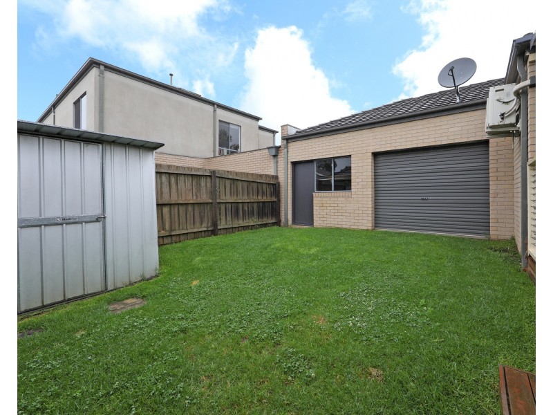 1/120 Ahern Road, Pakenham VIC 3810