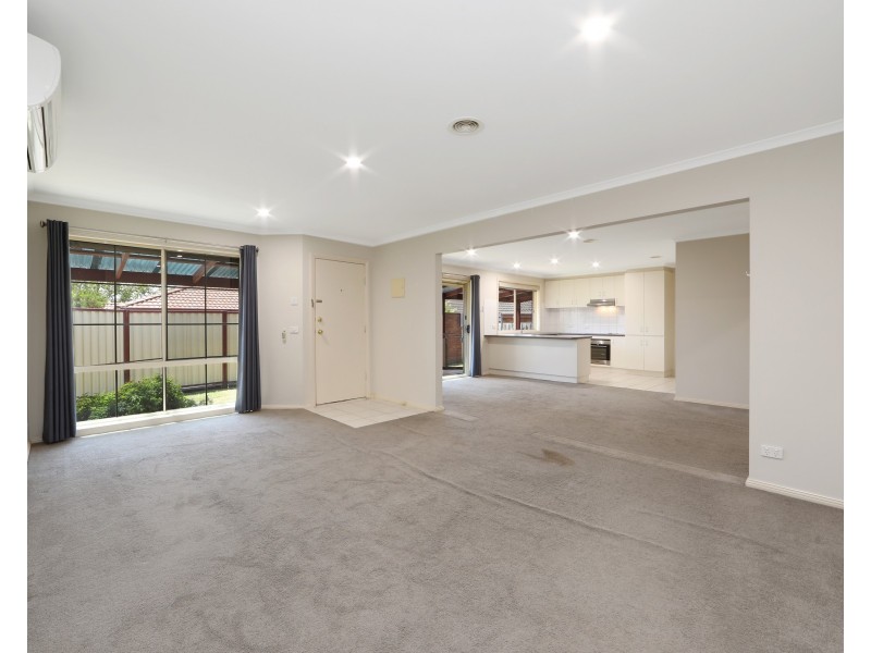 2/121 Murrindal  Drive, Rowville VIC 3178