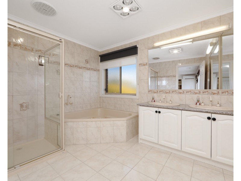 11 Ashbrook Close, Rowville VIC 3178