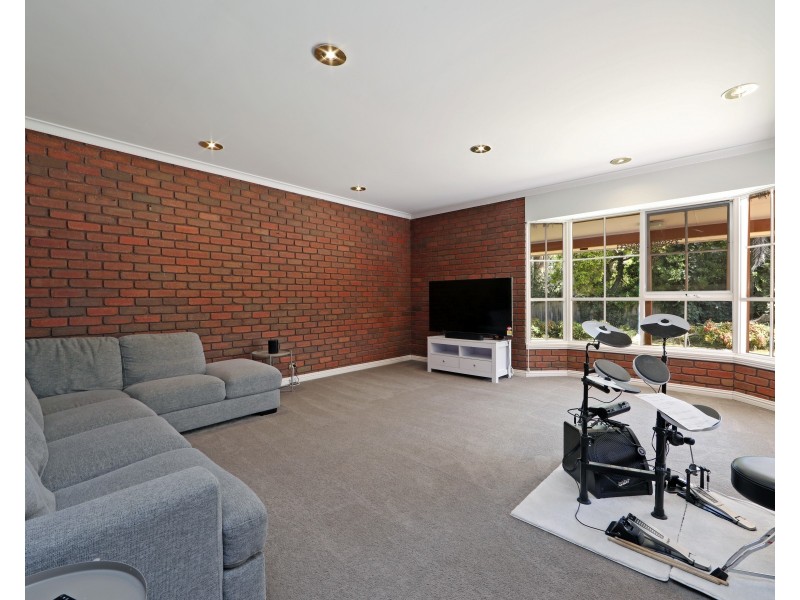 9 Timbertop Drive, Rowville VIC 3178