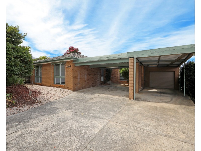 7 Goldsmith  Close, Endeavour Hills VIC 3802