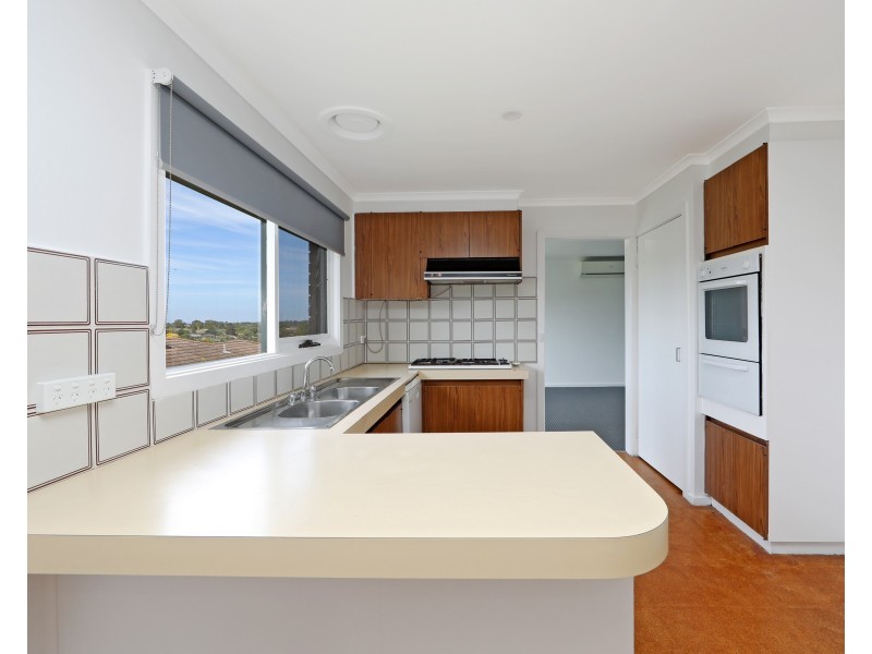 7 Goldsmith  Close, Endeavour Hills VIC 3802