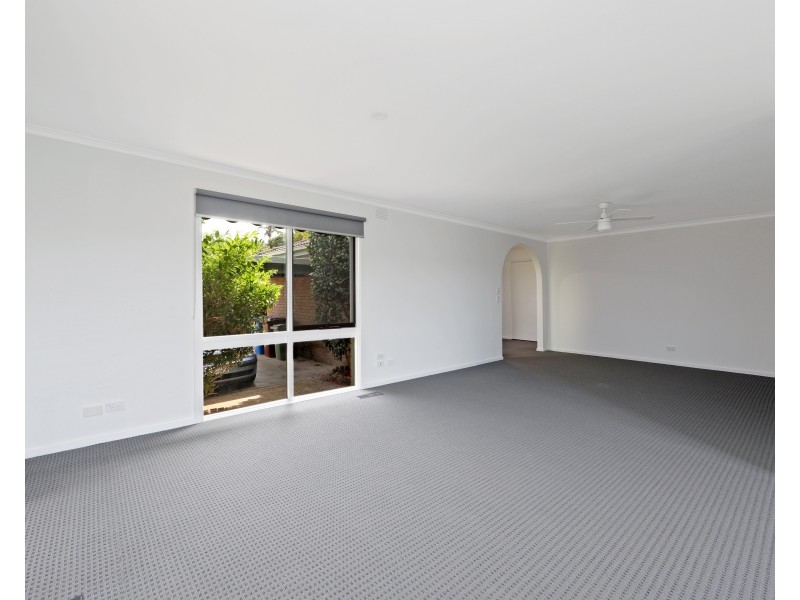7 Goldsmith  Close, Endeavour Hills VIC 3802
