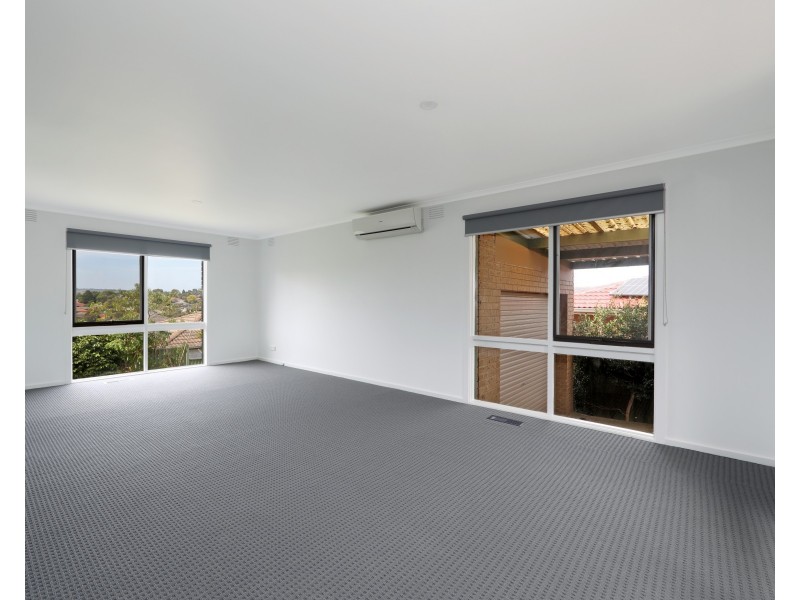7 Goldsmith  Close, Endeavour Hills VIC 3802