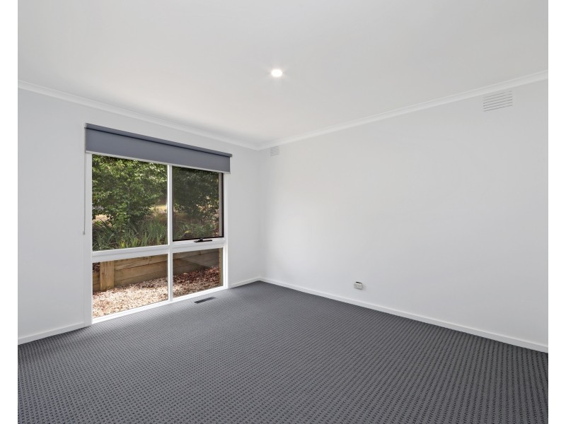 7 Goldsmith  Close, Endeavour Hills VIC 3802