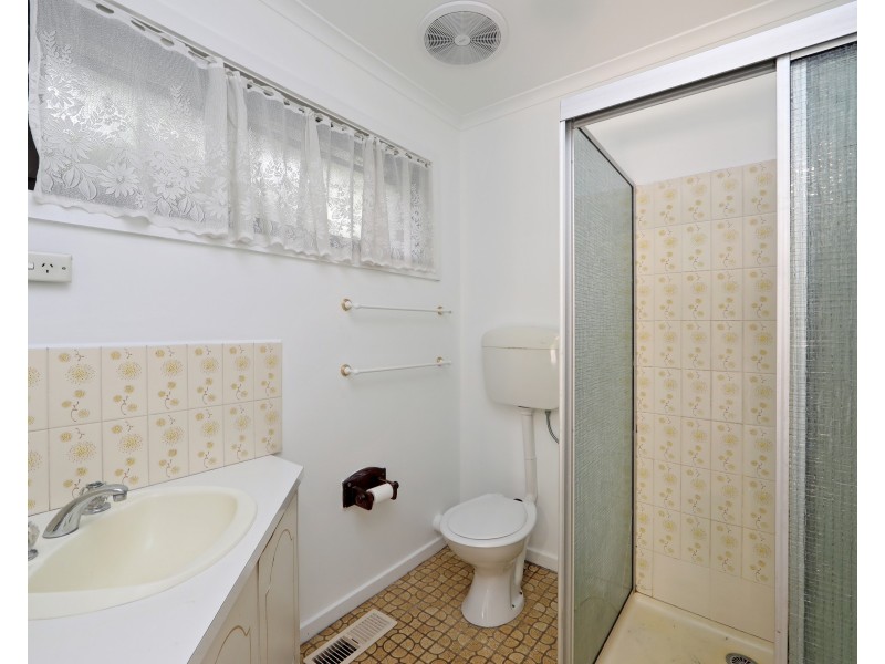 7 Goldsmith  Close, Endeavour Hills VIC 3802