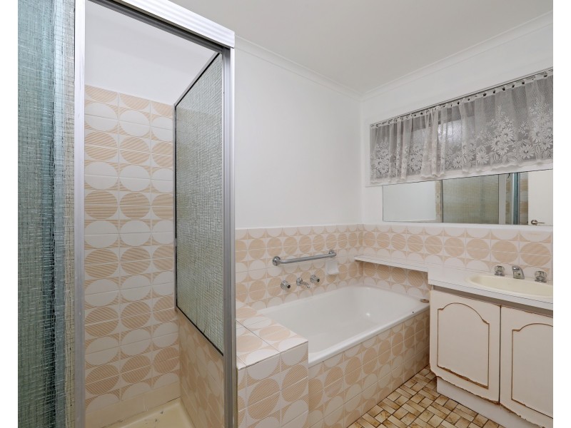 7 Goldsmith  Close, Endeavour Hills VIC 3802