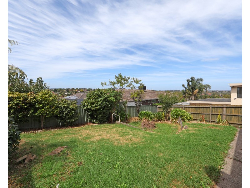 7 Goldsmith  Close, Endeavour Hills VIC 3802
