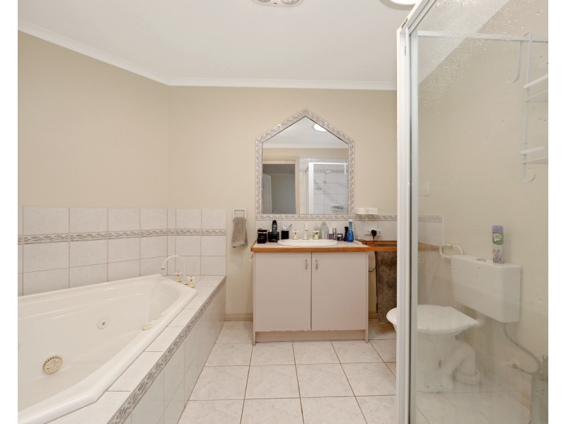 61 Clauscen Drive, Rowville VIC 3178