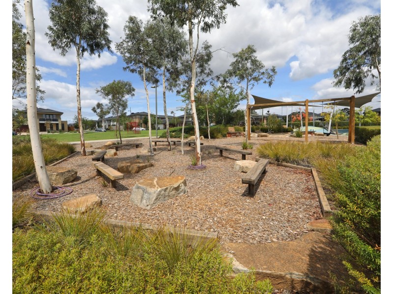 10 Flora Grove, Wantirna South VIC 3152