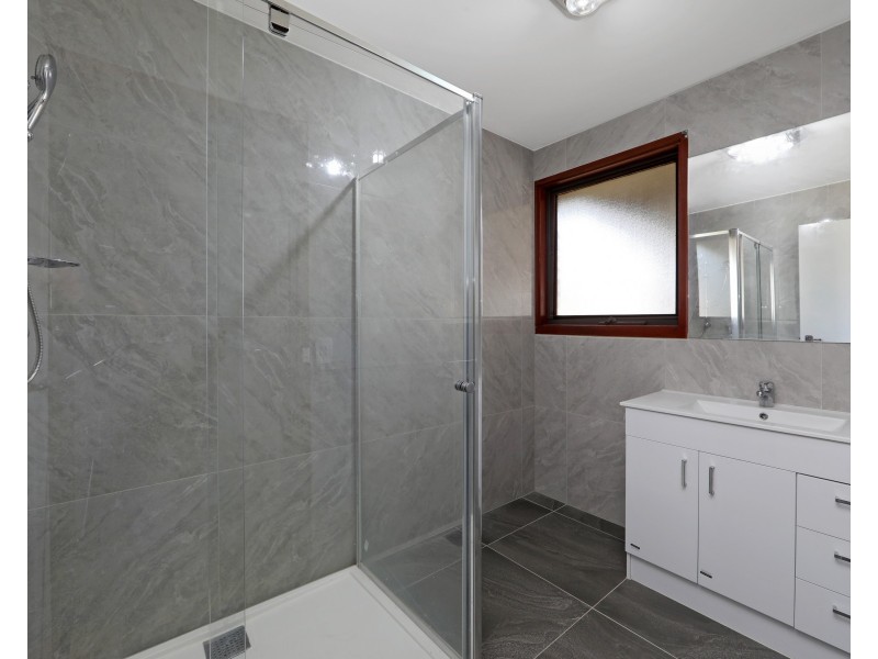 11 Valleyview Drive, Rowville VIC 3178