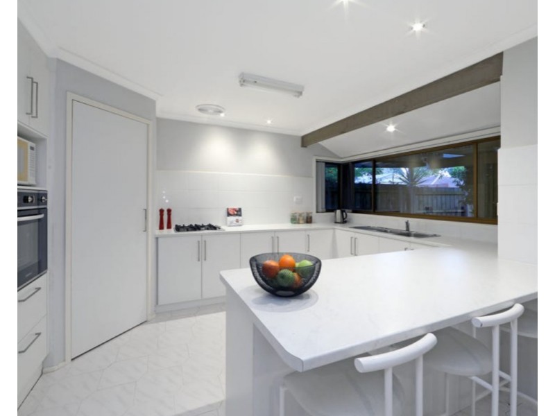 2 Lucy Close, Rowville VIC 3178