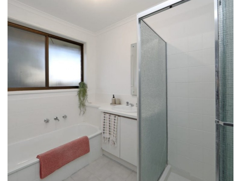 2 Lucy Close, Rowville VIC 3178