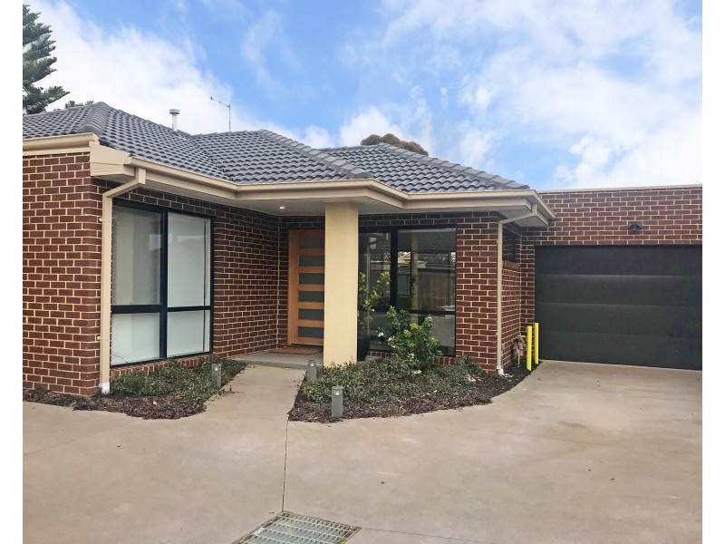 2/12 Ivan  Crescent, Hampton Park VIC 3976
