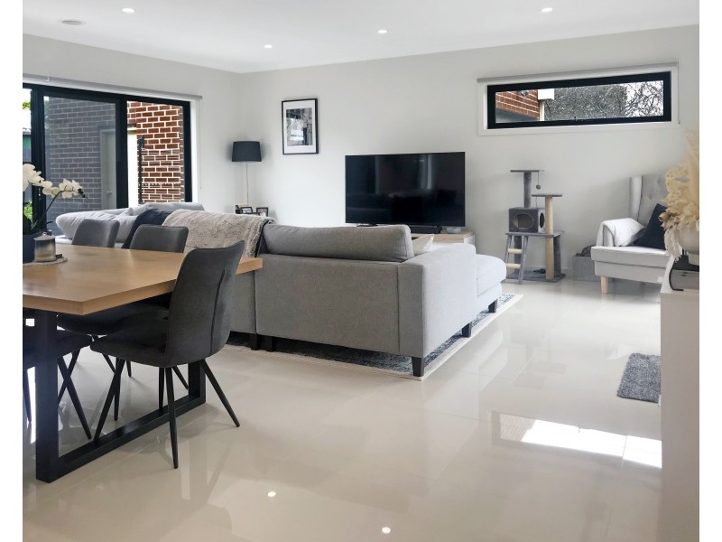 2/12 Ivan  Crescent, Hampton Park VIC 3976