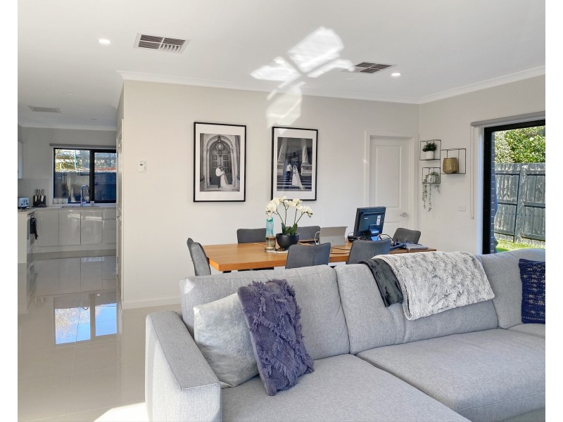 2/12 Ivan  Crescent, Hampton Park VIC 3976