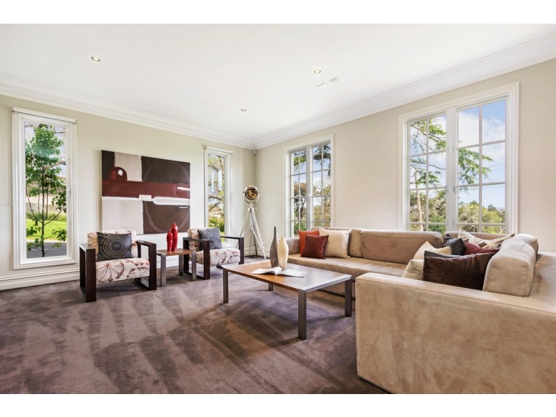 73 Golden Way, Bulleen VIC 3105