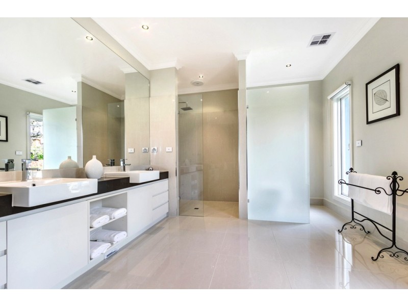 73 Golden Way, Bulleen VIC 3105