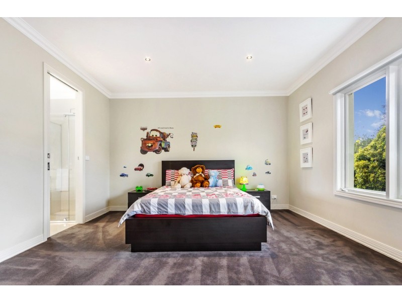 73 Golden Way, Bulleen VIC 3105