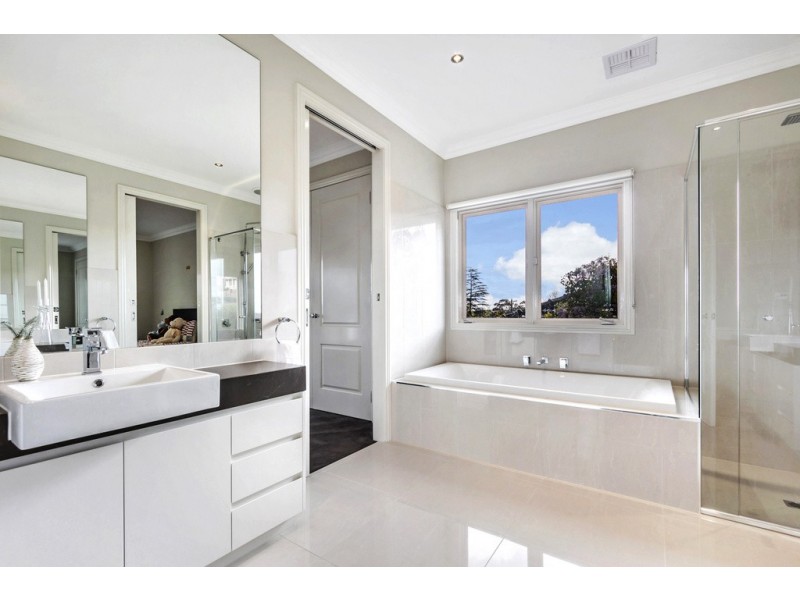 73 Golden Way, Bulleen VIC 3105