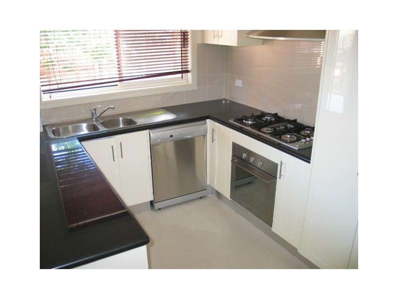 8/2-4 Ireland Avenue, Doncaster East VIC 3109