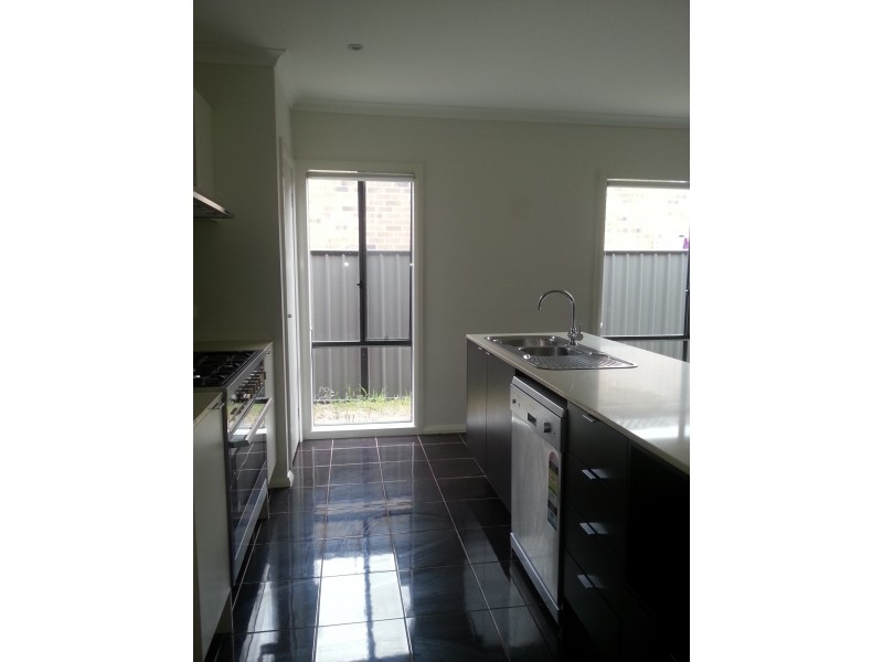 53 Donnelly Circuit, South Morang VIC 3752