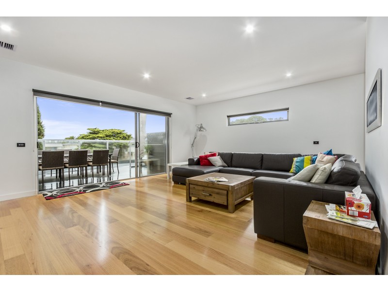 2/95 Seaview Avenue, Safety Beach VIC 3936