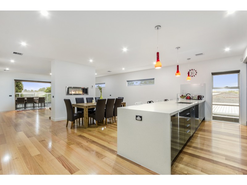 2/95 Seaview Avenue, Safety Beach VIC 3936