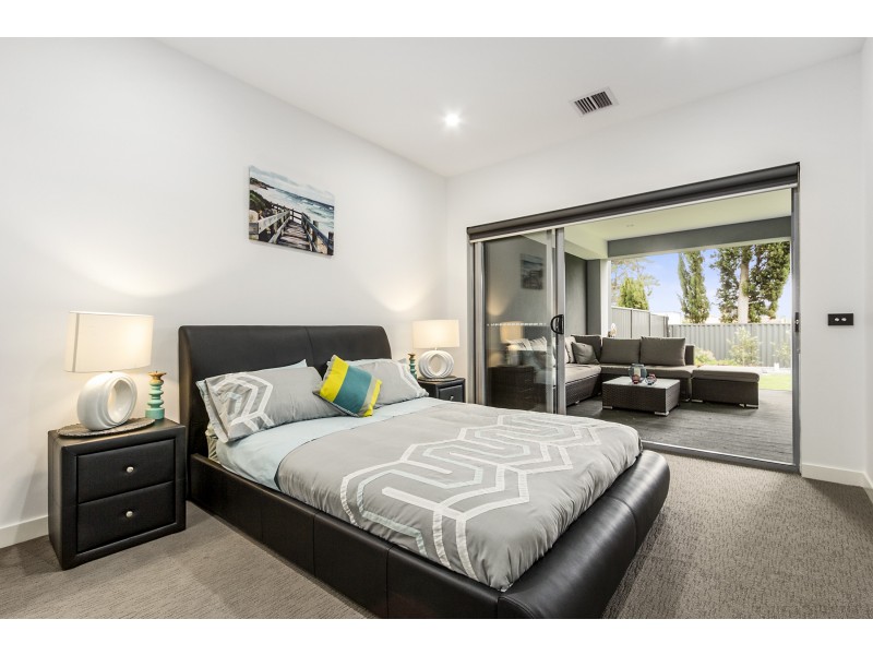 2/95 Seaview Avenue, Safety Beach VIC 3936