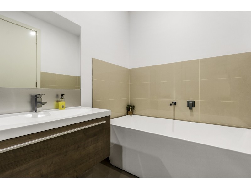 2/95 Seaview Avenue, Safety Beach VIC 3936