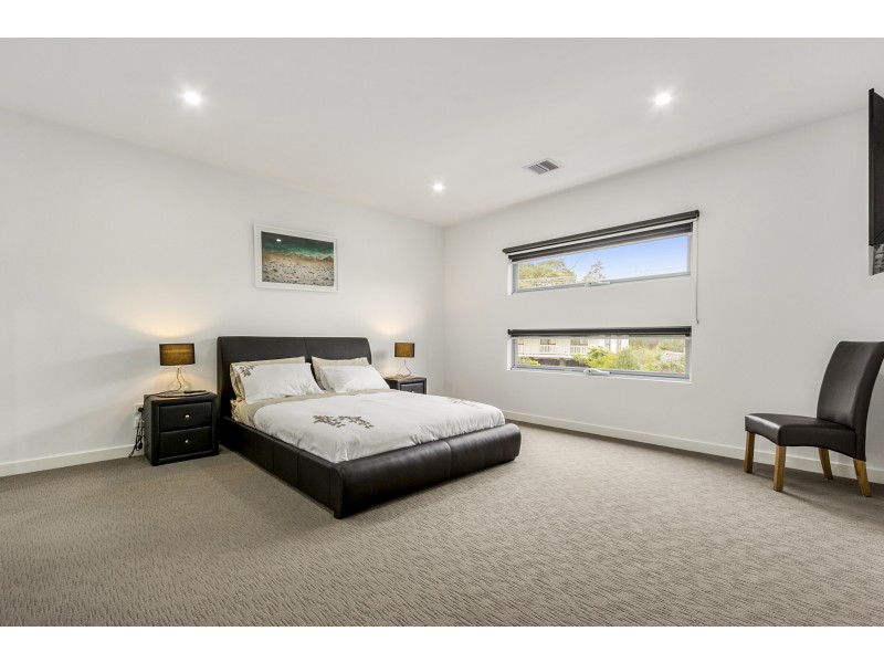 2/95 Seaview Avenue, Safety Beach VIC 3936