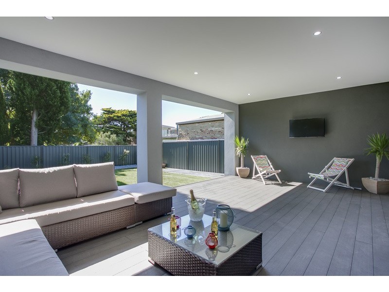 2/95 Seaview Avenue, Safety Beach VIC 3936