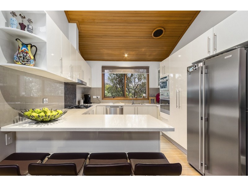 48 Larnoo Drive, Doncaster East VIC 3109