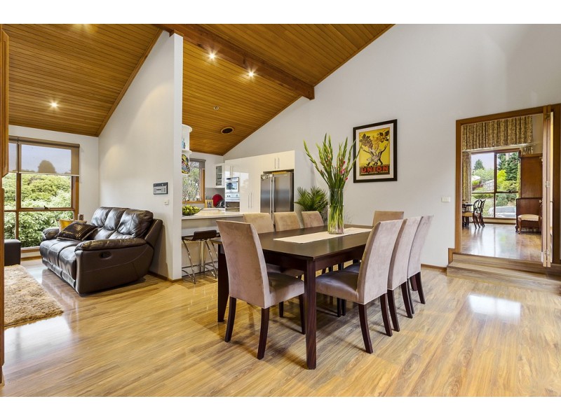 48 Larnoo Drive, Doncaster East VIC 3109