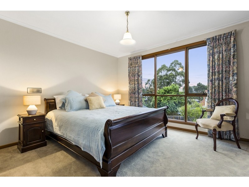 48 Larnoo Drive, Doncaster East VIC 3109