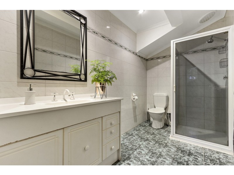 48 Larnoo Drive, Doncaster East VIC 3109