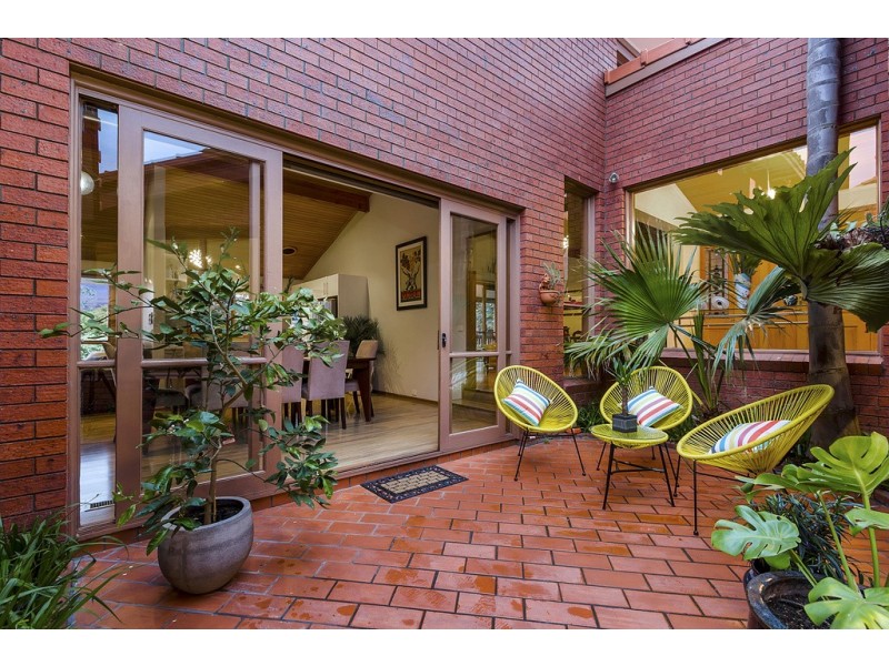 48 Larnoo Drive, Doncaster East VIC 3109