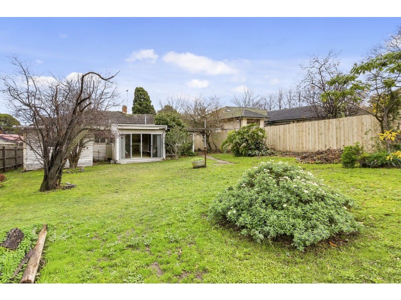 16 Donald Street, Croydon VIC 3136
