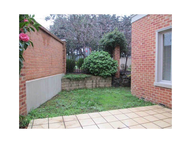 2/31-33 Serpells Road, Templestowe VIC 3106