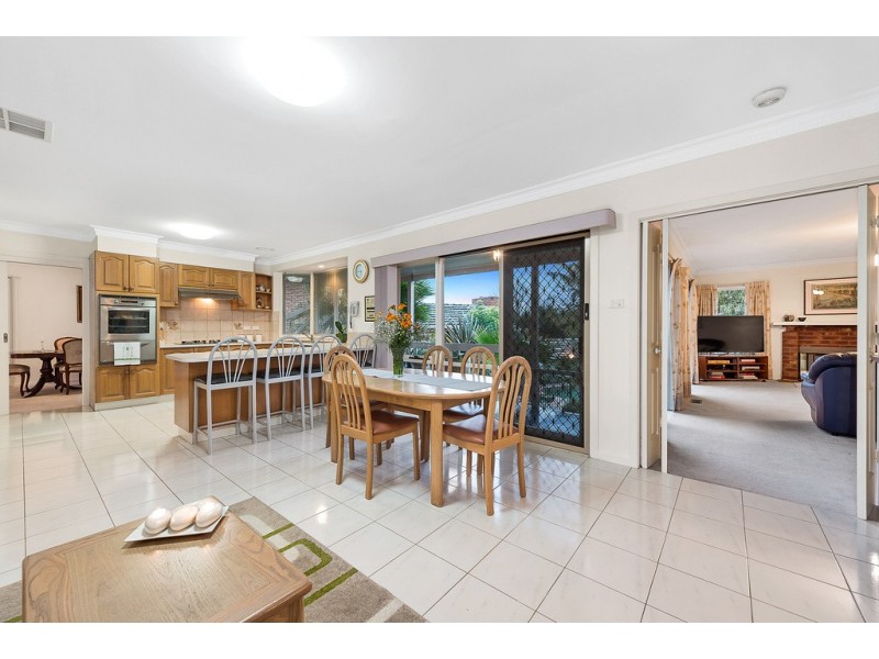 31 Tidcombe Crescent, Doncaster East VIC 3109