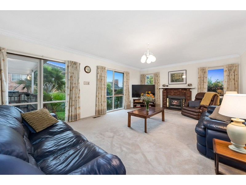 31 Tidcombe Crescent, Doncaster East VIC 3109