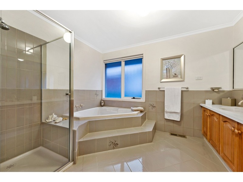 31 Tidcombe Crescent, Doncaster East VIC 3109